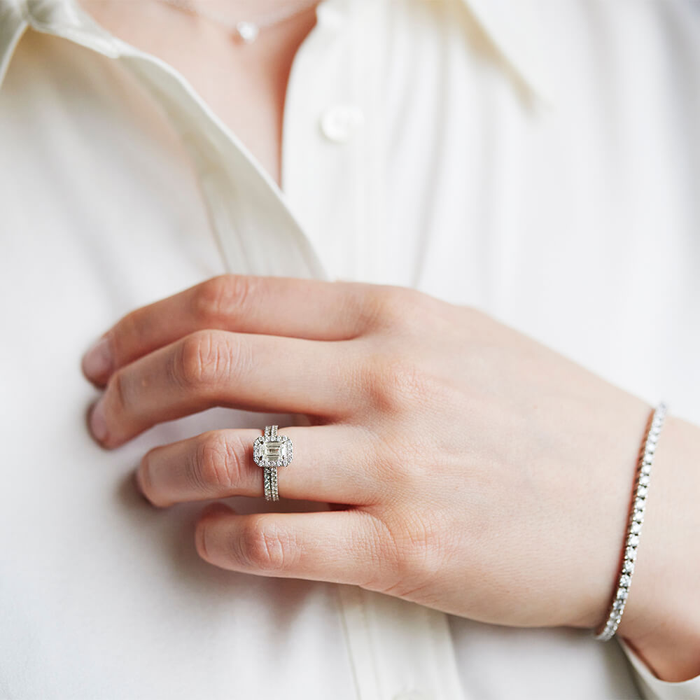 1-carat Emerald Solitaire Ring with Halo